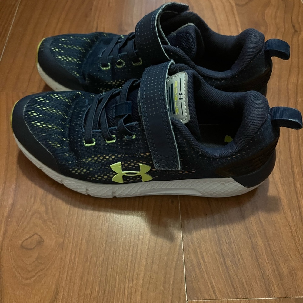UNDER ARMOUR ROUGE Boys Running sneakers